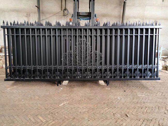 鋅鋼護(hù)欄裝車發(fā)貨.jpg 鋅鋼護(hù)欄裝車發(fā)貨.jpg