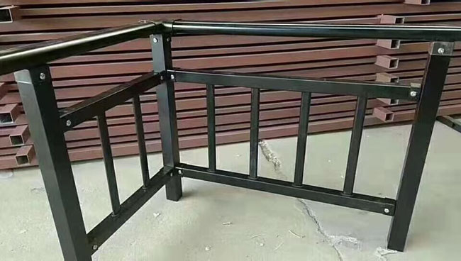 鋅鋼陽臺(tái)護(hù)欄