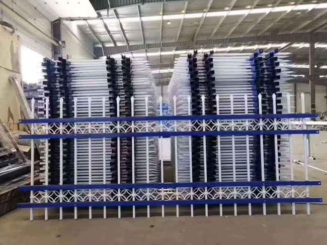 鋅鋼護(hù)欄生產(chǎn)車間.jpg 鋅鋼護(hù)欄生產(chǎn)車間.jpg